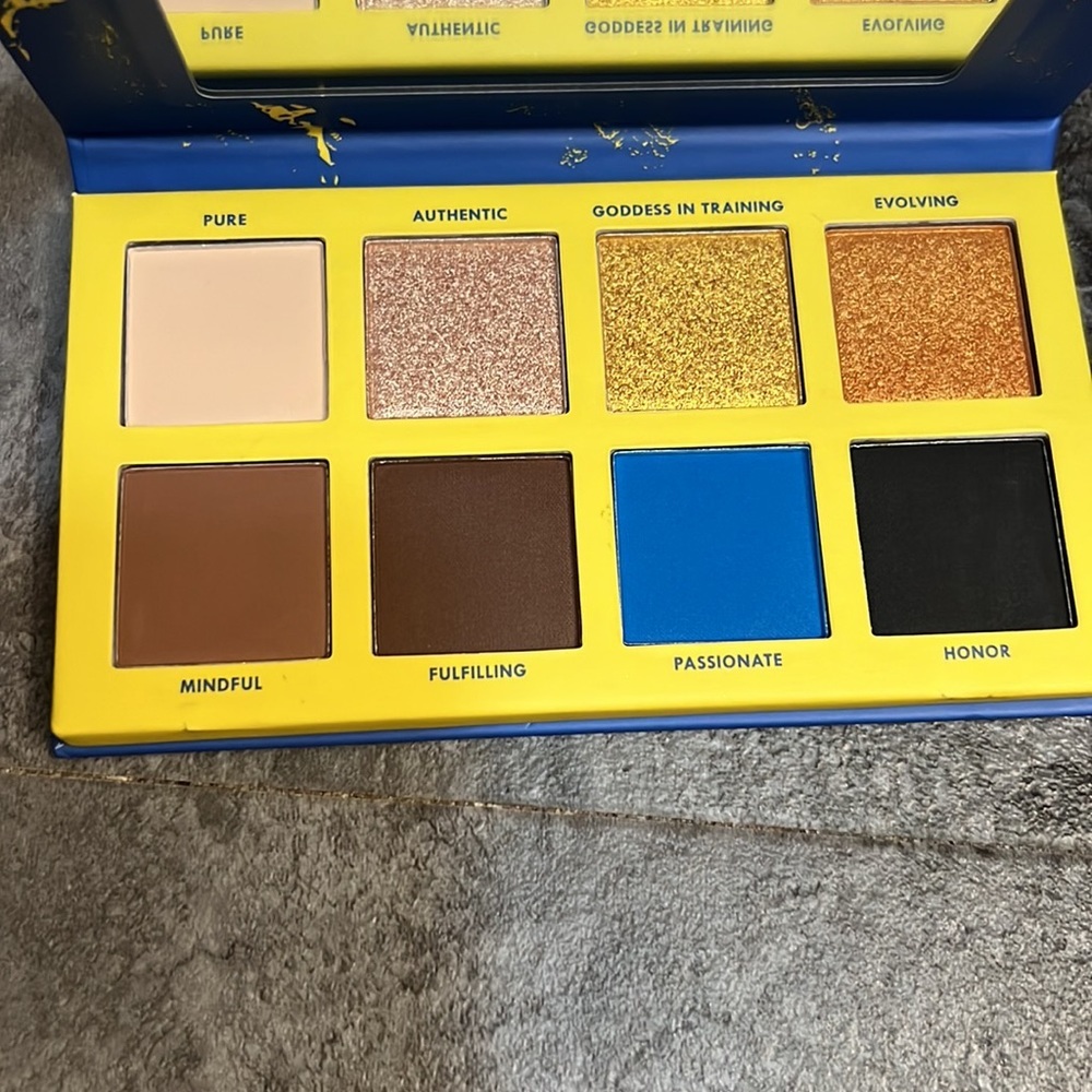 CHELLA - Divine Purpose Eyeshadow Palette Limited Edition
